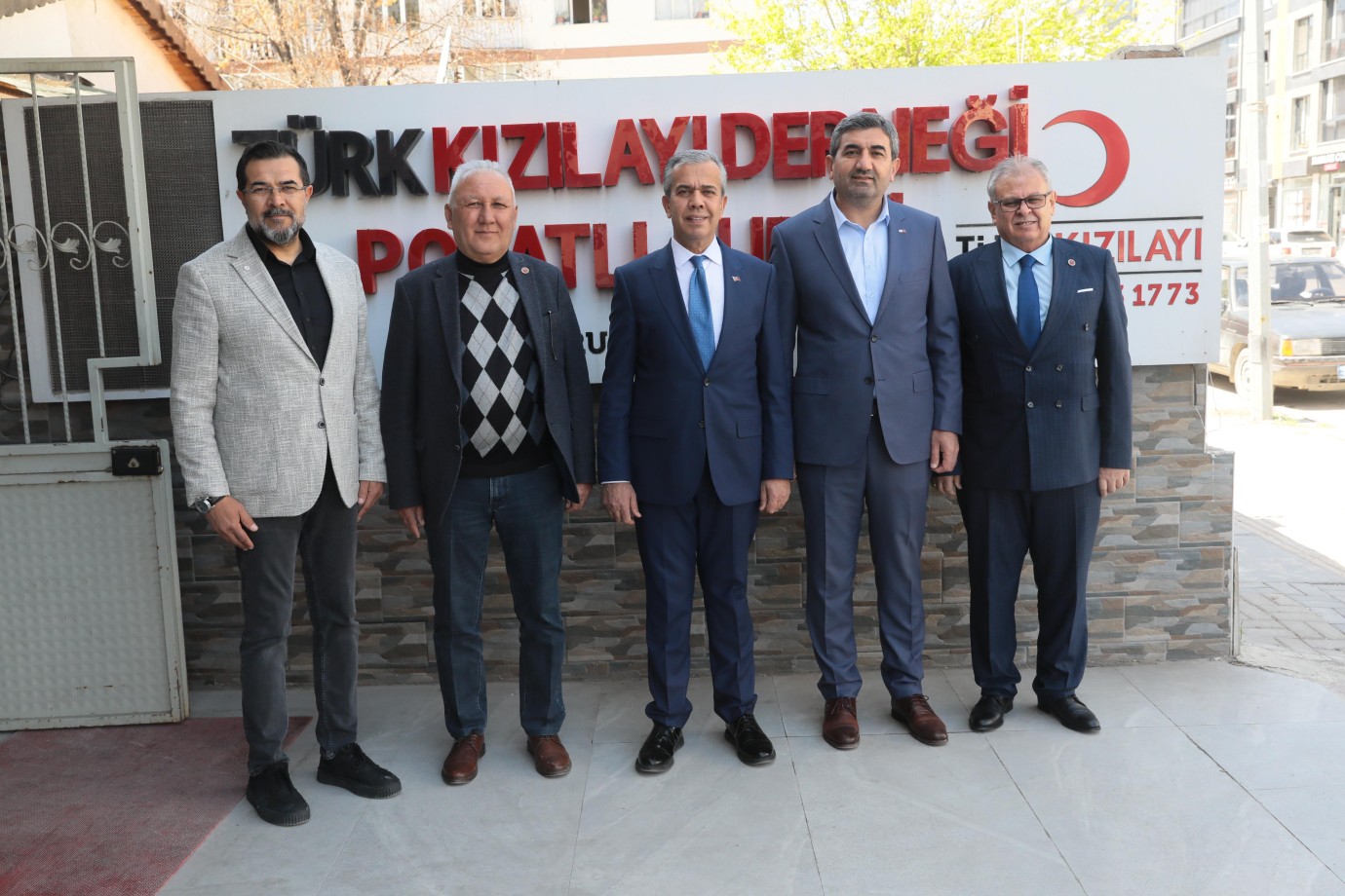 BELEDİYE BAŞKANI YILDIZKAYA, KIZILAY 'I ZİYARET ETTİ 