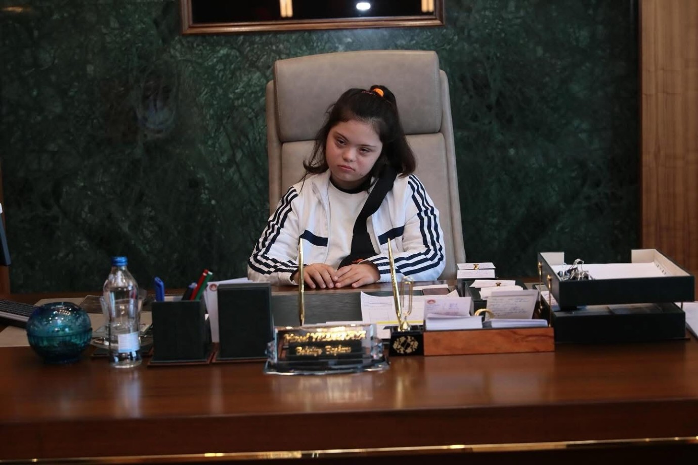 Özel Gereksinimli çocuk başkanlık koltuğunda unutulmaz biran yaşadı 