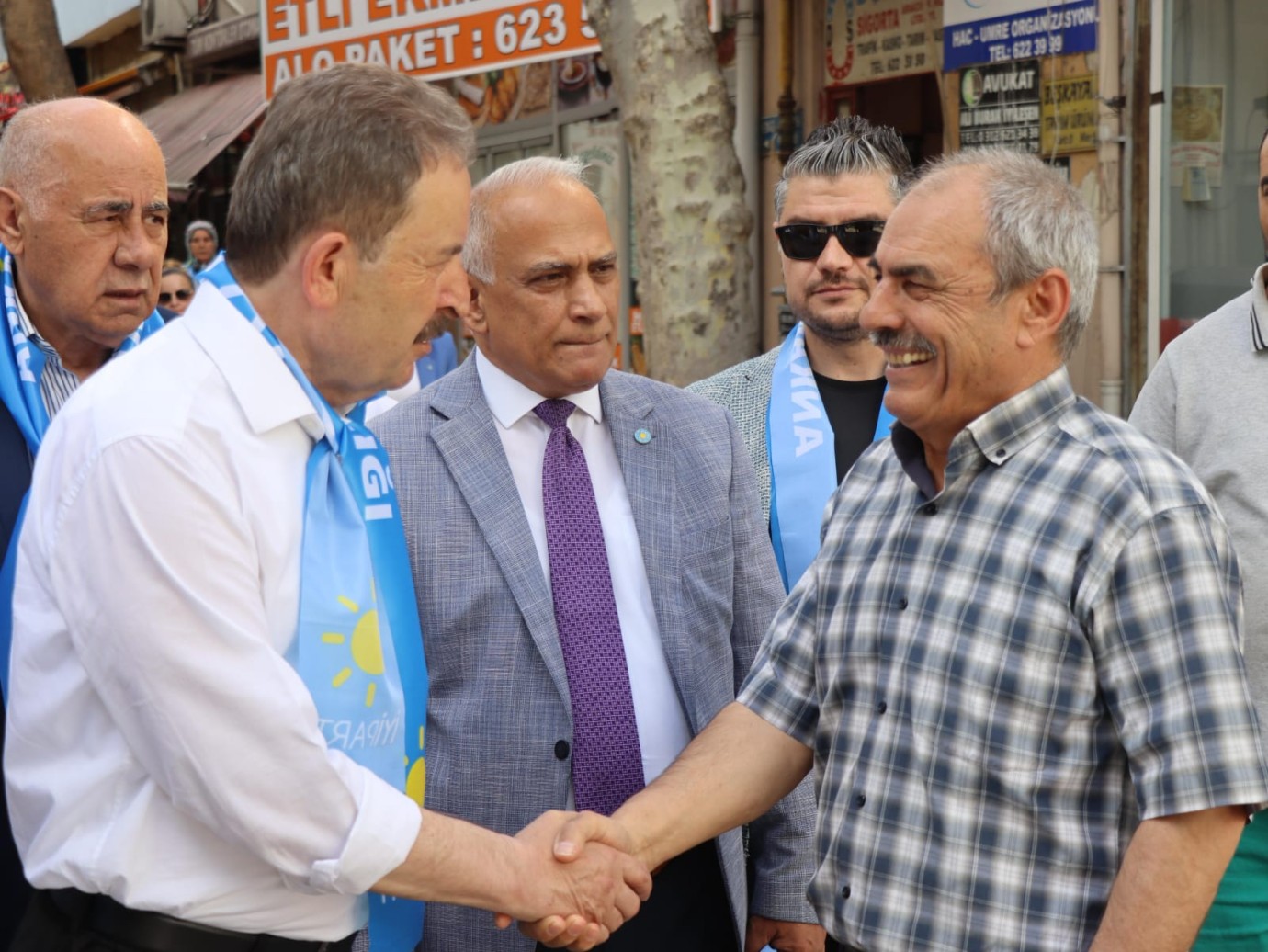 İYİ PARTİ POLATLI DA VATANDAŞLA KUCAKLAŞTI 