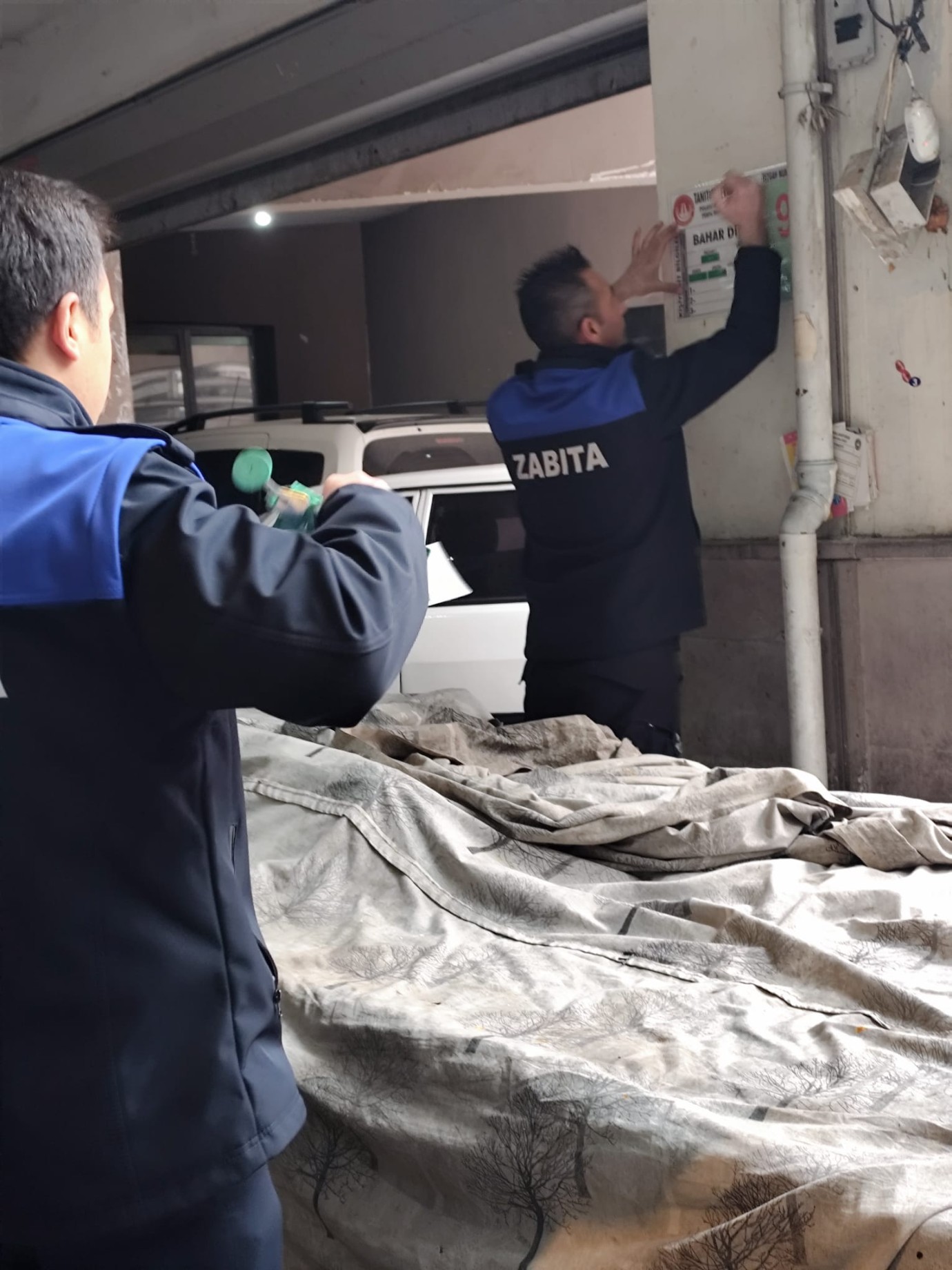 PAZAR YERİNDE  YENI KIMLIKLER  TEZGAHLARA ASILDI   