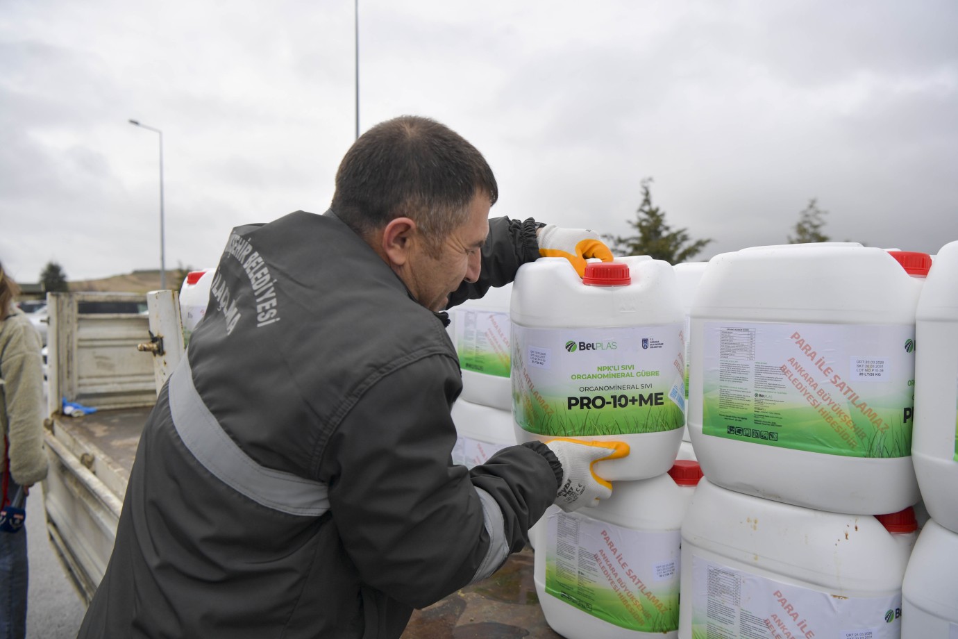 BÜYÜKŞEHİR’DEN YÜZDE 50 HİBELİ SIVI GÜBRE DESTEĞİ