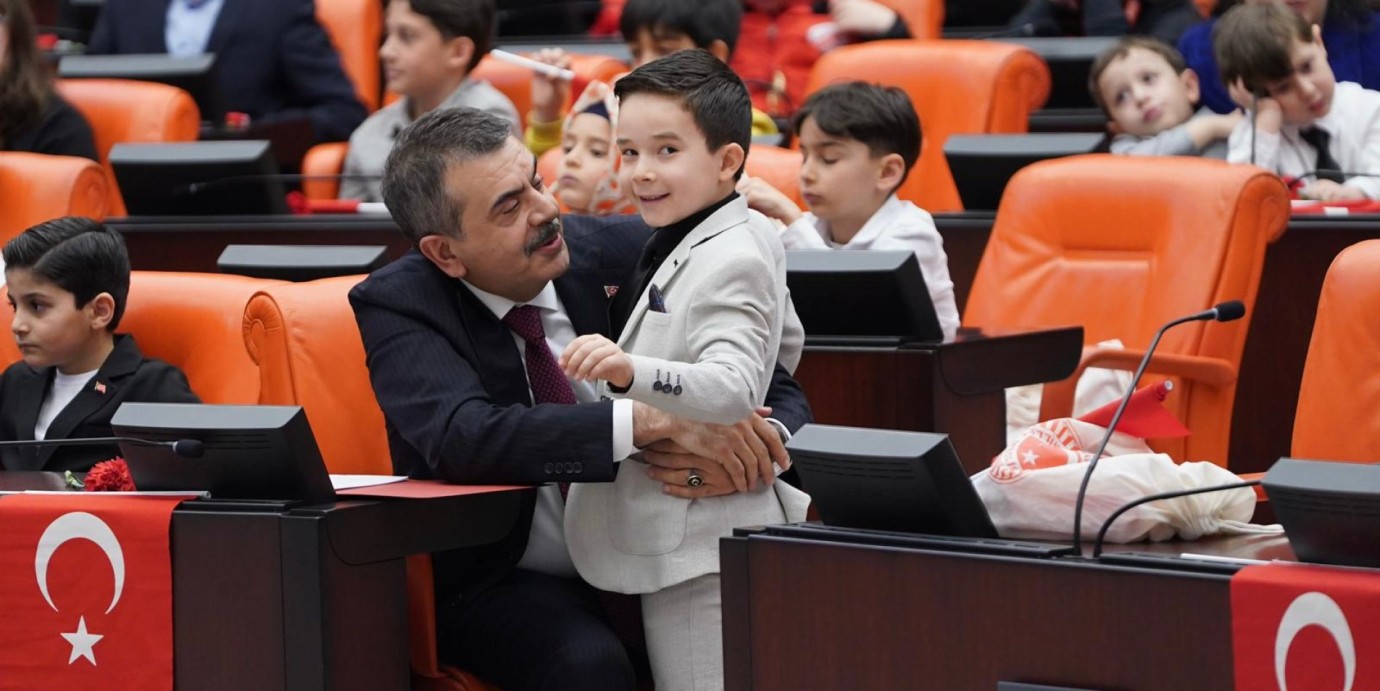 MİLLİ EĞİTİM BAKANI YUSUF TEKİN,23 NİSAN ULUSAL EĞEMENLİK VE ÇOCUK BAYRAMI'NI KUTLADI