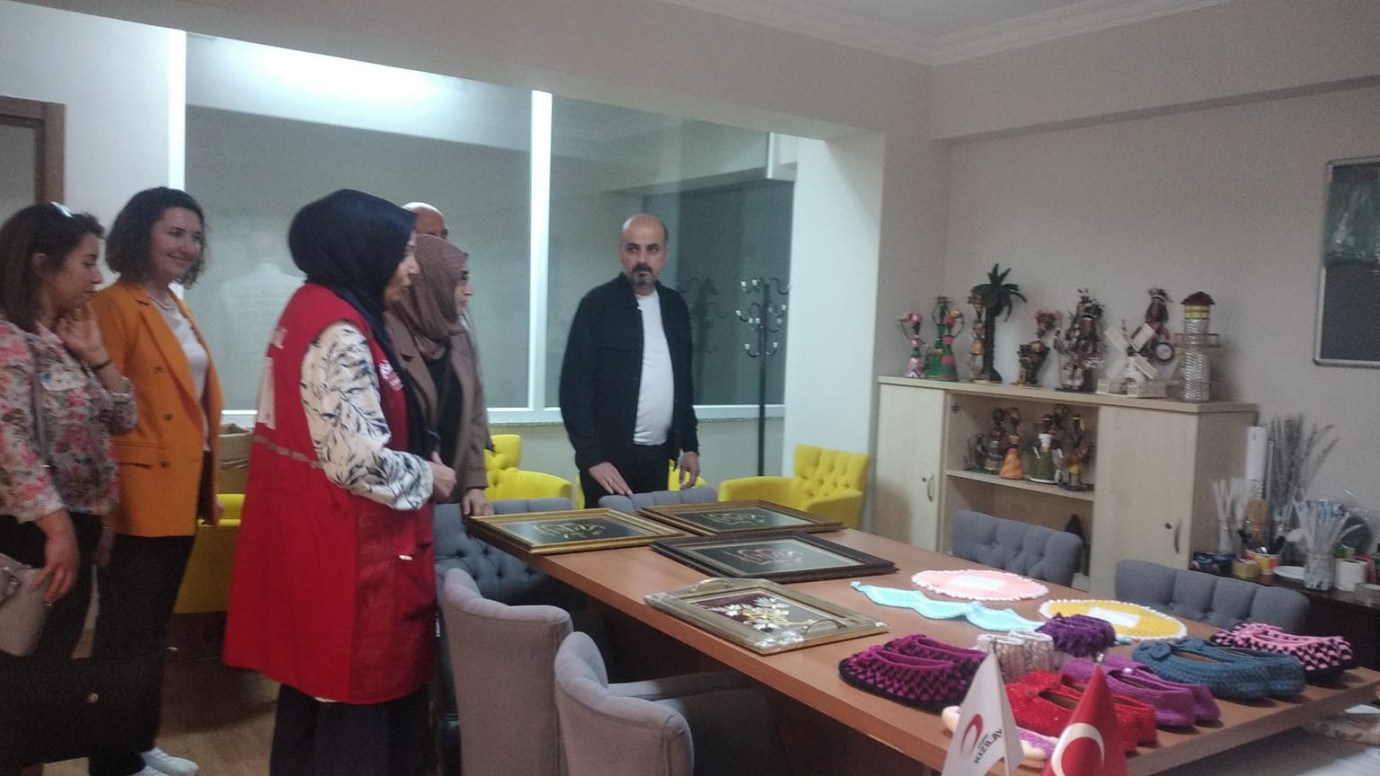 EĞİTİM CAMİASINDAN KIZILAY’A DESTEK
