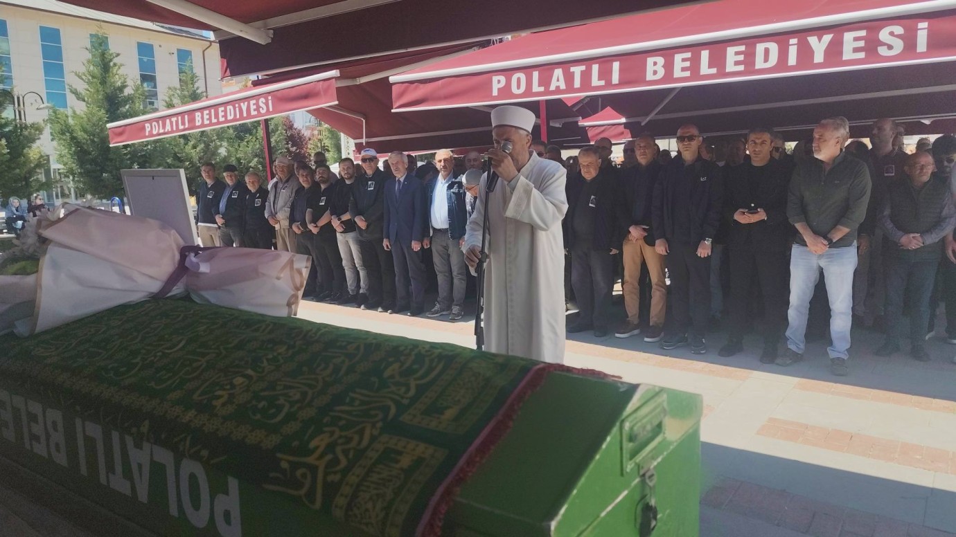 POLATLI’DA ECZACILARIN ABLASI SEYHAN MAVİOĞLU SON YOLCULUĞUNA UĞURLANDI