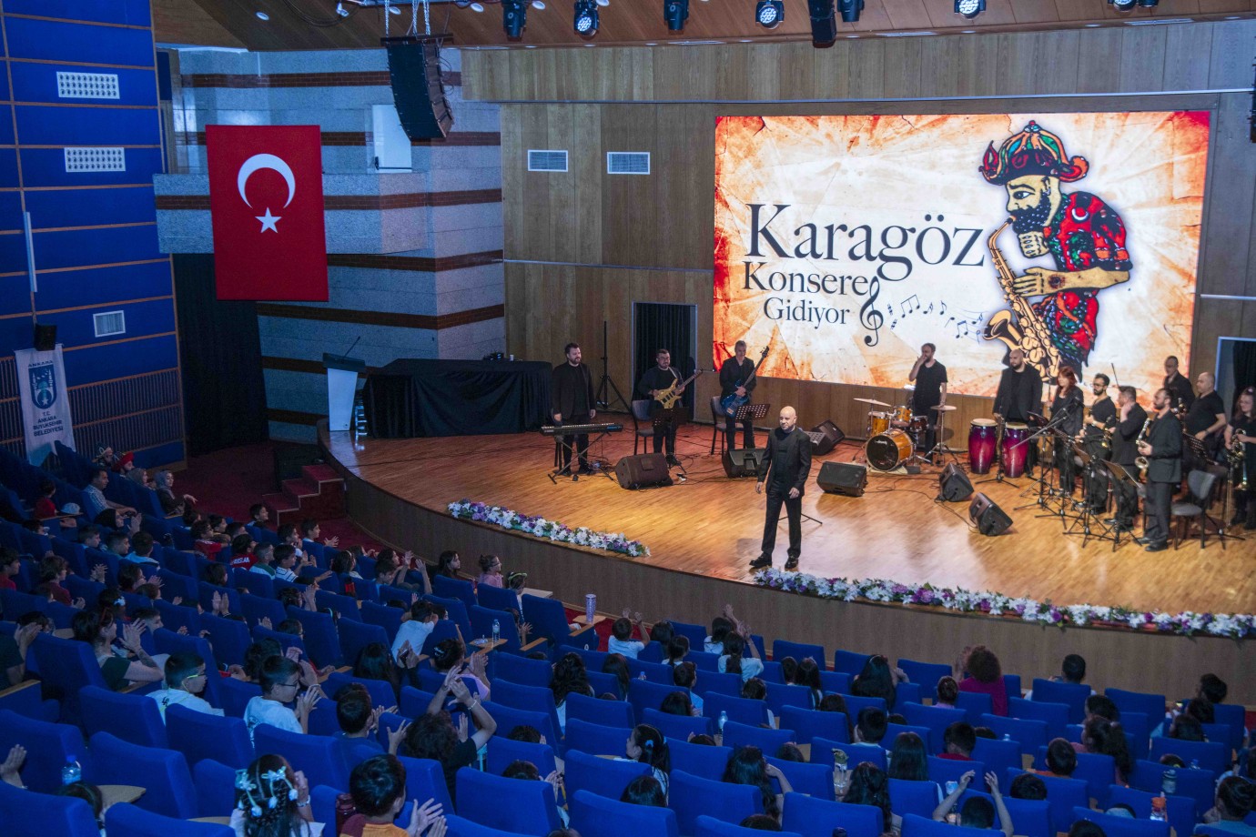 “KARAGÖZ KONSERE GİDİYOR” MÜZİKALİ SEZON FİNALİ YAPTI