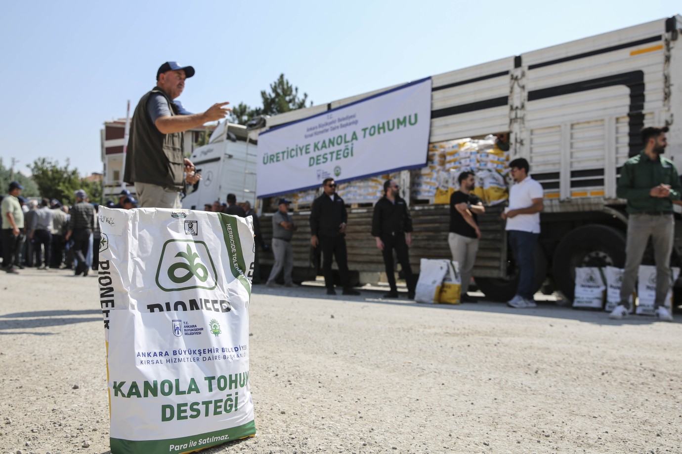ÜYÜKŞEHİR, YÜZDE 50 HİBELİ KANOLA TOHUMUNU BAŞKENTLİ ÜRETİCİYLE BULUŞTURDU