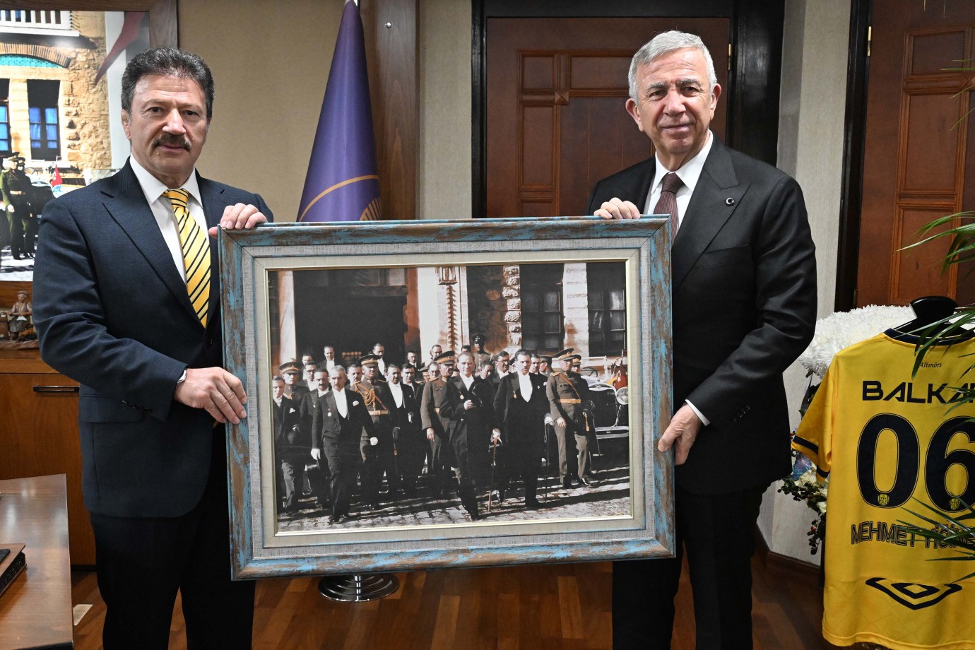 MANSUR YAVAŞ’TAN MEHMET YİĞİNER’E HAYIRLI OLSUN ZİYARETİ