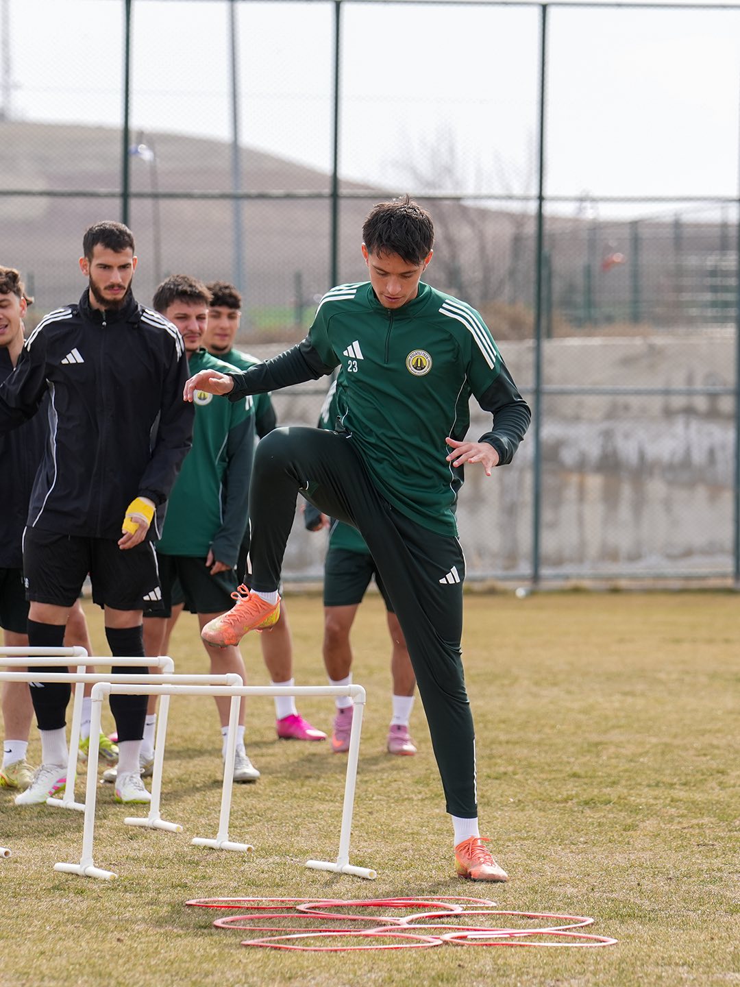 SAHA KRİZİ, FUTBOLCULAR MAÇA ÇIKAMIYOR